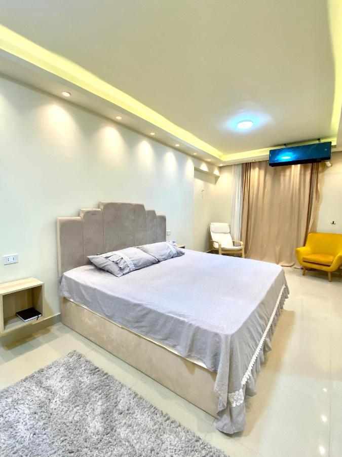 Hyat Apartment *