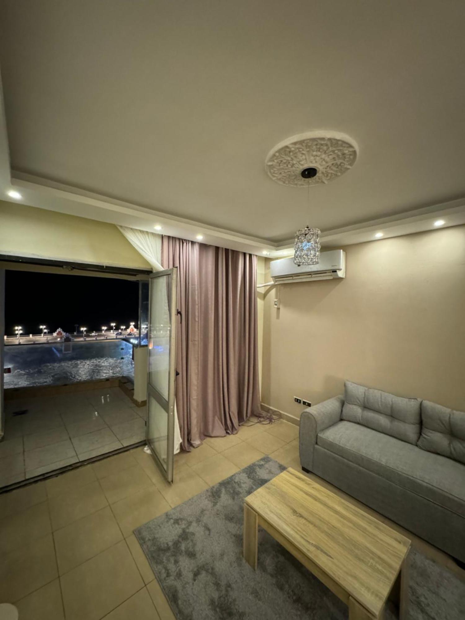 Hyat Apartment