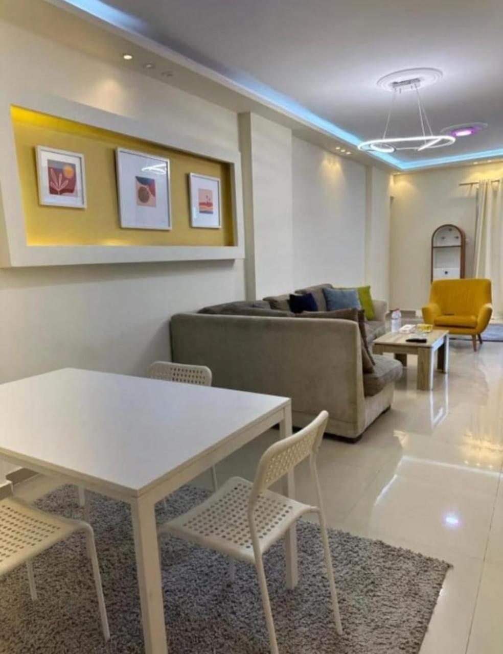 Hyat Apartment *